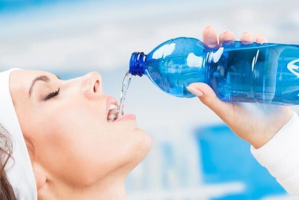 Du kan slippe af med 5 kg overvægt på en uge ved at drikke rigeligt med vand
